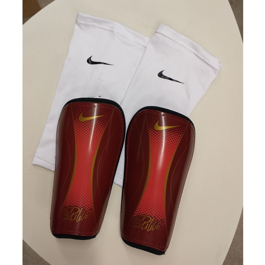 Nike Cristiano Ronaldo Guards Red-